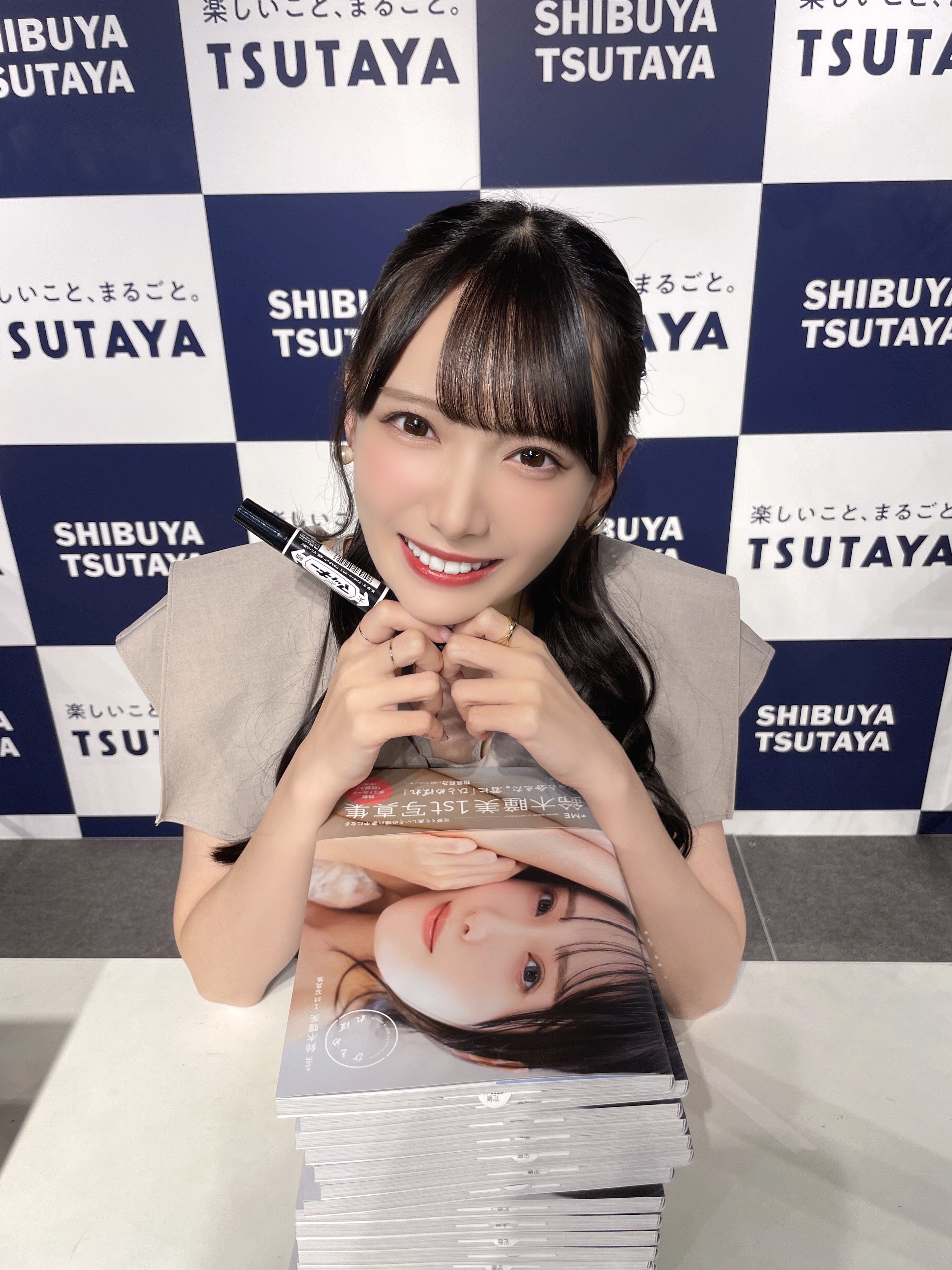 鈴木瞳美1st写真集 ひとめぼれ【公式】 on X: 