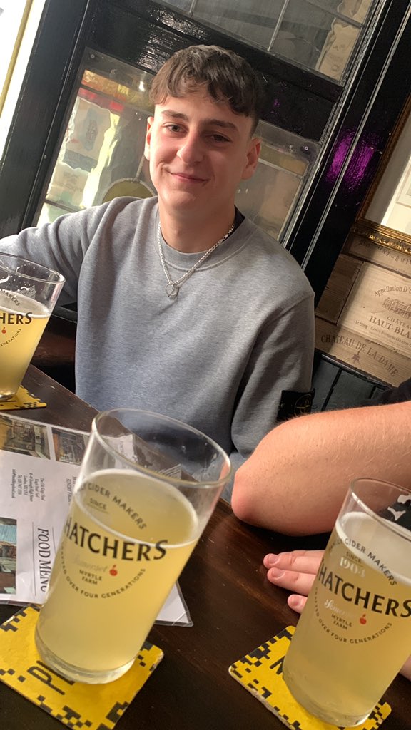 finn_manfield's tweet photo. Thatchers in London 🍻 u reds @BristolCity https://t.co/fOp3mpTGio