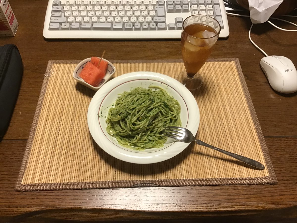 hanzoubentou's tweet image. ＃テスコム さん江🌟
ご近所さんの大葉を51枚盗って作りました🍝
①軽い大葉の下でカッターだけが回転して困難😵
②出来上がったソースが綺麗に最後まで取り出せない🙀
③カッターだけのサニタリー外しが出来ない😱
ビンボー育ちなので無駄なく掻き取りたいんですけどお😭
ご検討宜しくです ＃TESCOM