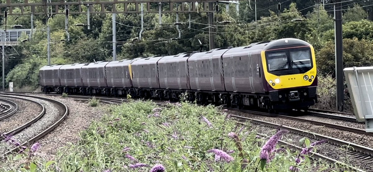 PlatformEdge1's tweet image. Time to head home 🏡

Managed to get a ride on the Luton Dart as well as my first ride on a class 360 👀 #Class360 #Class700