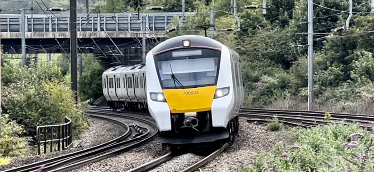 PlatformEdge1's tweet image. Time to head home 🏡

Managed to get a ride on the Luton Dart as well as my first ride on a class 360 👀 #Class360 #Class700