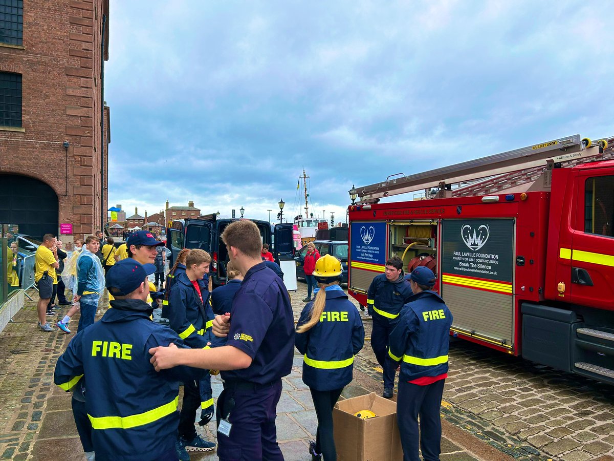 dixiedeansboots's tweet photo. A great start to the Uk Fire Cadet Games hosted by the brilliant team from @MerseyFire 
Support the teams from across the UK @theAlbertDock all afternoon. The competition is fierce! 🚒💦🔥👍👏 https://t.co/nDr57Yje3d