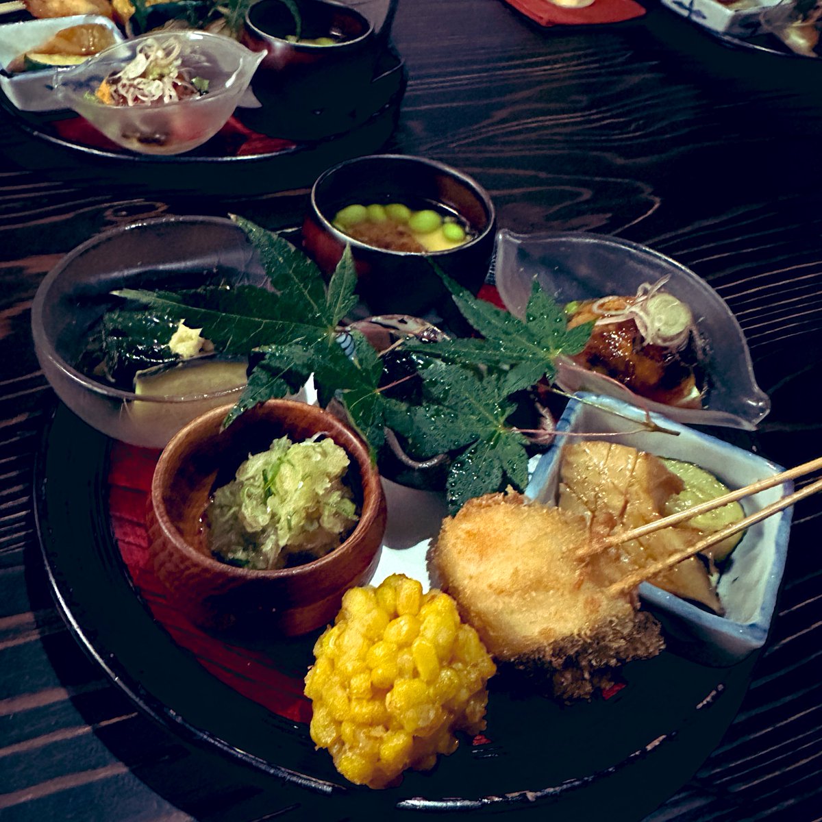 knst_mr's tweet photo. 金沢出身だから旅行の時に夜ご飯どこおすすめ？って何万回も聞かれてきたけど『ハ十ハ(はとは)』は誰を連れて行っても感動してくれるから間違いない。

石川のお魚も野菜も旬のものを1番美味しい状態で出してくれて東京だったら値段も倍以上しそうなクオリティ。

インスタもHPもないのに口コミだけでいつも満席
金沢に来たら必ず行って欲しいお店！
