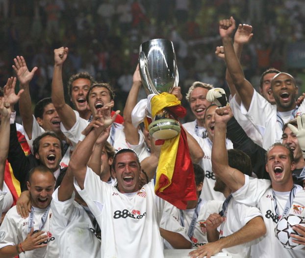 ¿ Que prefieres ?

RT: Ganar otra Uefa 

❤️: Ganar la Super Copa