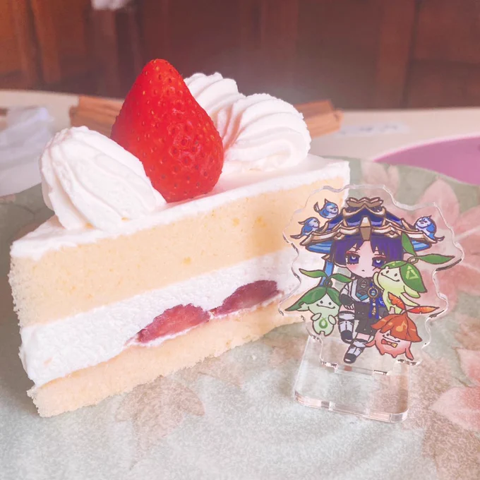 昨日はalmaおねえさま()と美味しいものを食べ、今朝はケーキを食べました