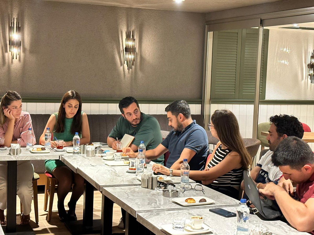 🔴 Avukat Hakları Grubu olarak genç meslektaşlarımız ve meslektaş adaylarımızla bir araya gelerek meslek sorunları noktasında neler yapılabileceğini, sorunun muhataplarından dinledik. 

🔸Avukatın ve stajyer avukatın paydaşı olmadığı bir çözüm metodu düşünülemez.

🔸Toplantı