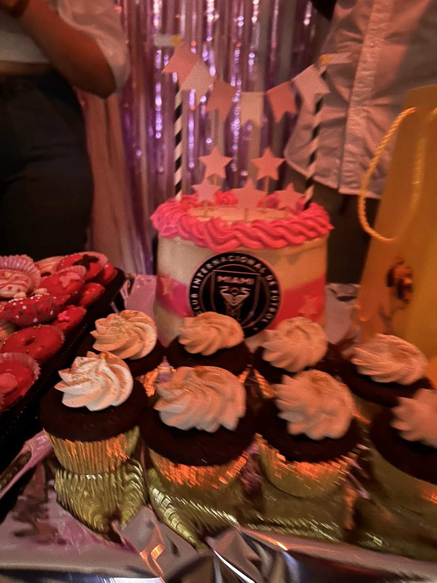 decirmechapis's tweet photo. El mejor cumpleaños por siempre. #InterMiamiCF #InterMiami @TeamMessi @InterMiamiCF https://t.co/qvdxJGkTEx