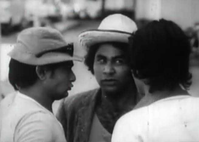 CinemaRareIN's tweet photo. Before making #JaaneBhiDoYaaro, Kundan Shah made a short film #Bonga (1976), feat. @sats45 @bolbedibol #ShobhiniSingh @sureshoberoi #SudhirPandey #DaljitKaur #MinaxiAnand #AbhaDhulia and #OmPuri.
Check out the film here:
https://t.co/YNeSEJF61W… https://t.co/QvZwip0F3I