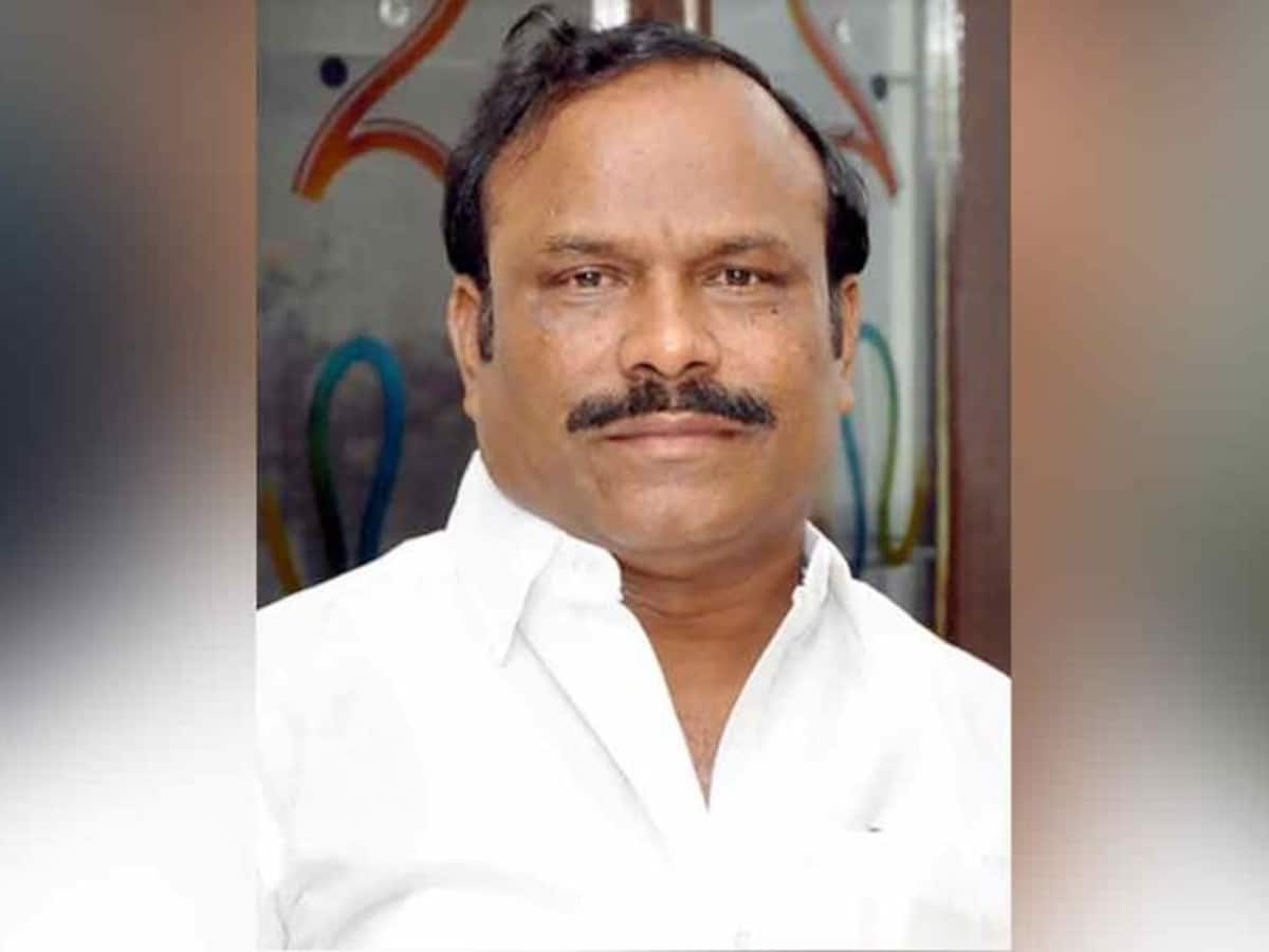 BIlavenil's tweet photo. கயல்விழி செல்வராஜ் - ஆதிதிராவிடர் நலத்துறை
சி.வி.கணேசன் - தொழிலாளர்கள் நலன்
மதிவேந்தன் - சுற்றுலாத்துறை

எதற்காக இவர்கள்? யாருக்காக இவர்கள்? https://t.co/whsJ2drk1c