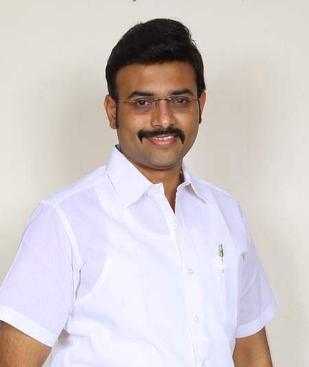 BIlavenil's tweet photo. கயல்விழி செல்வராஜ் - ஆதிதிராவிடர் நலத்துறை
சி.வி.கணேசன் - தொழிலாளர்கள் நலன்
மதிவேந்தன் - சுற்றுலாத்துறை

எதற்காக இவர்கள்? யாருக்காக இவர்கள்? https://t.co/whsJ2drk1c