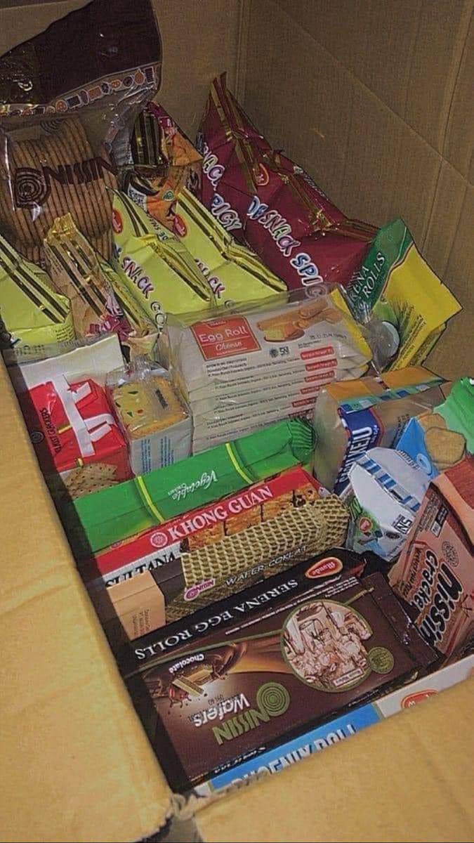 fourfsm's tweet photo. Jajanan 50 ribu dapet 1 kardus 
https://t.co/HS59zgFzyL https://t.co/LKJsby46mA