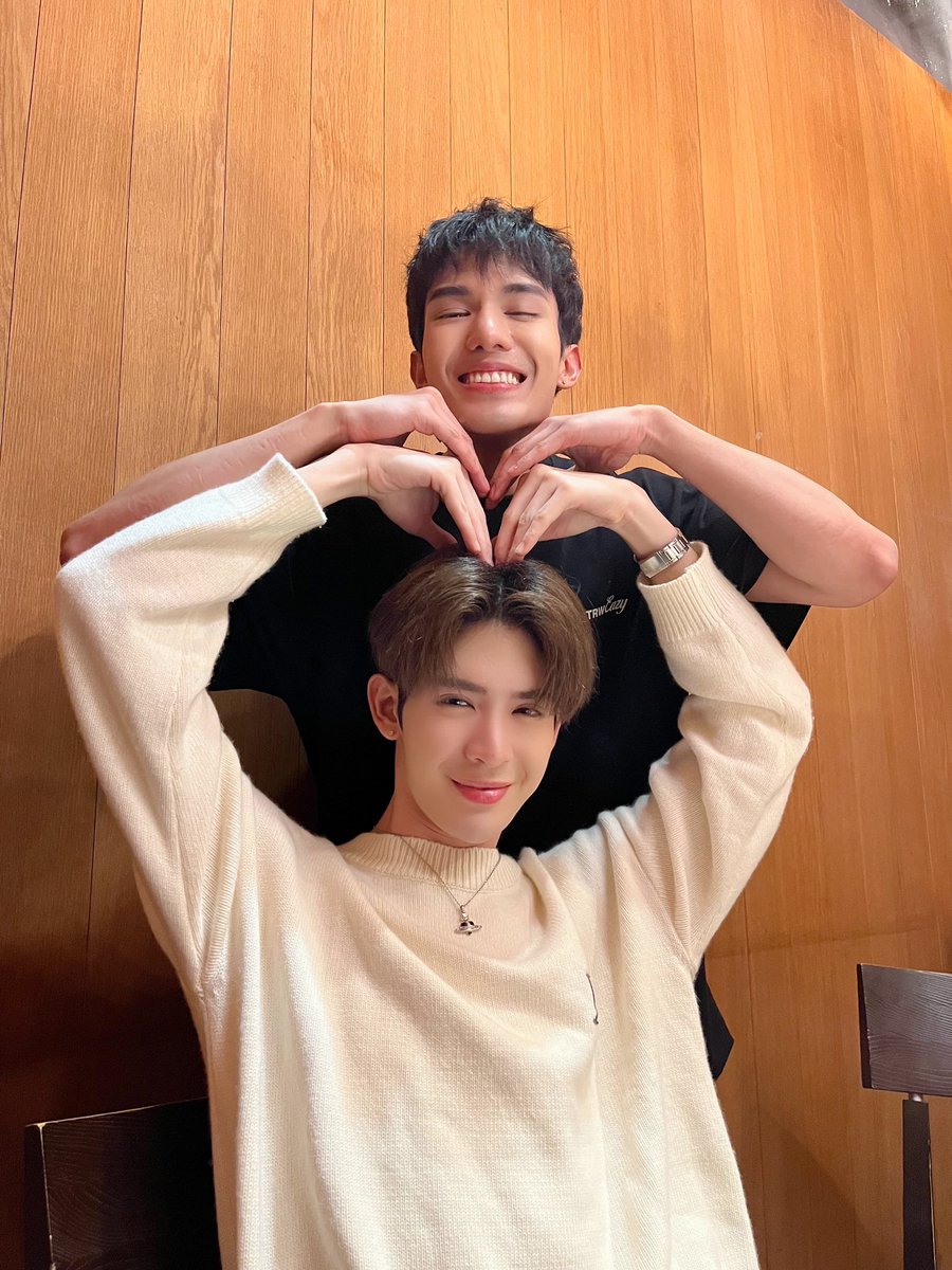 Aplanbkk's tweet photo. Enjoy the show 🖤🤍
 #NetJames1stFMinTaipei https://t.co/r0frm4Zx1D