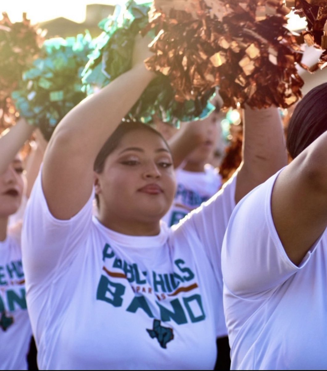 MorenoAremy's tweet photo. Enjoying my baby’s senior year. My beautiful Spartan. Pebble Hills HS Midnight Madness 🩵🤍🧡 https://t.co/8x3808HsWE