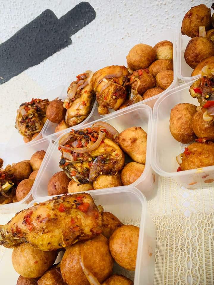 Olas_Nourish's tweet photo. Puffpuff and chicken combo will be available tomorrow. It's available in mini pack and platters. Send a DM to pre-order now.
Mini pack: #1,500
Platters: 6k upward
📞/WhatsApp: 07010524844
📍 Ibadan

Parrot| Frodd| #BushraDiaryLeaked
#BlackAugust | Pastor Adeboye| Lateef Adedimeji https://t.co/JlcvA3G06B