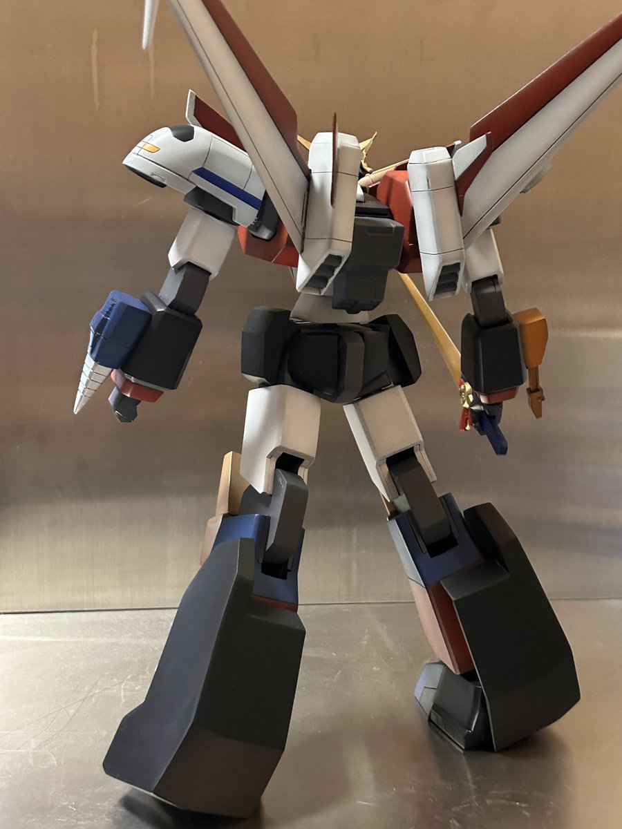 hiroki0083's tweet photo. フジミ 1/144 グレートマイトガイン
放置期間多めでやっと完成👏

元の造形が良いのでそこまで手を加えず関節強化をメインにいじりました💡

途中からモチベーション下がりまくってかなり雑になりましたが作ってて楽しいキットでした😊

 #フジミ
 #マイトガイン
 #プラモデル https://t.co/XTOTd5MPM0