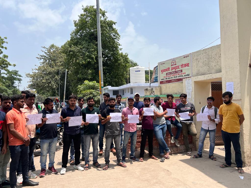 आज csn pg college के बाहर प्रदर्शन करके सभी साथियों को जगाने का प्रयास किया गया
<a href="/aajtak/">AajTak</a> <a href="/ABPNews/">ABP News</a> <a href="/myogiadityanath/">Yogi Adityanath</a> #WeWantBEDInPRT <a href="/narendramodi/">Narendra Modi</a>
