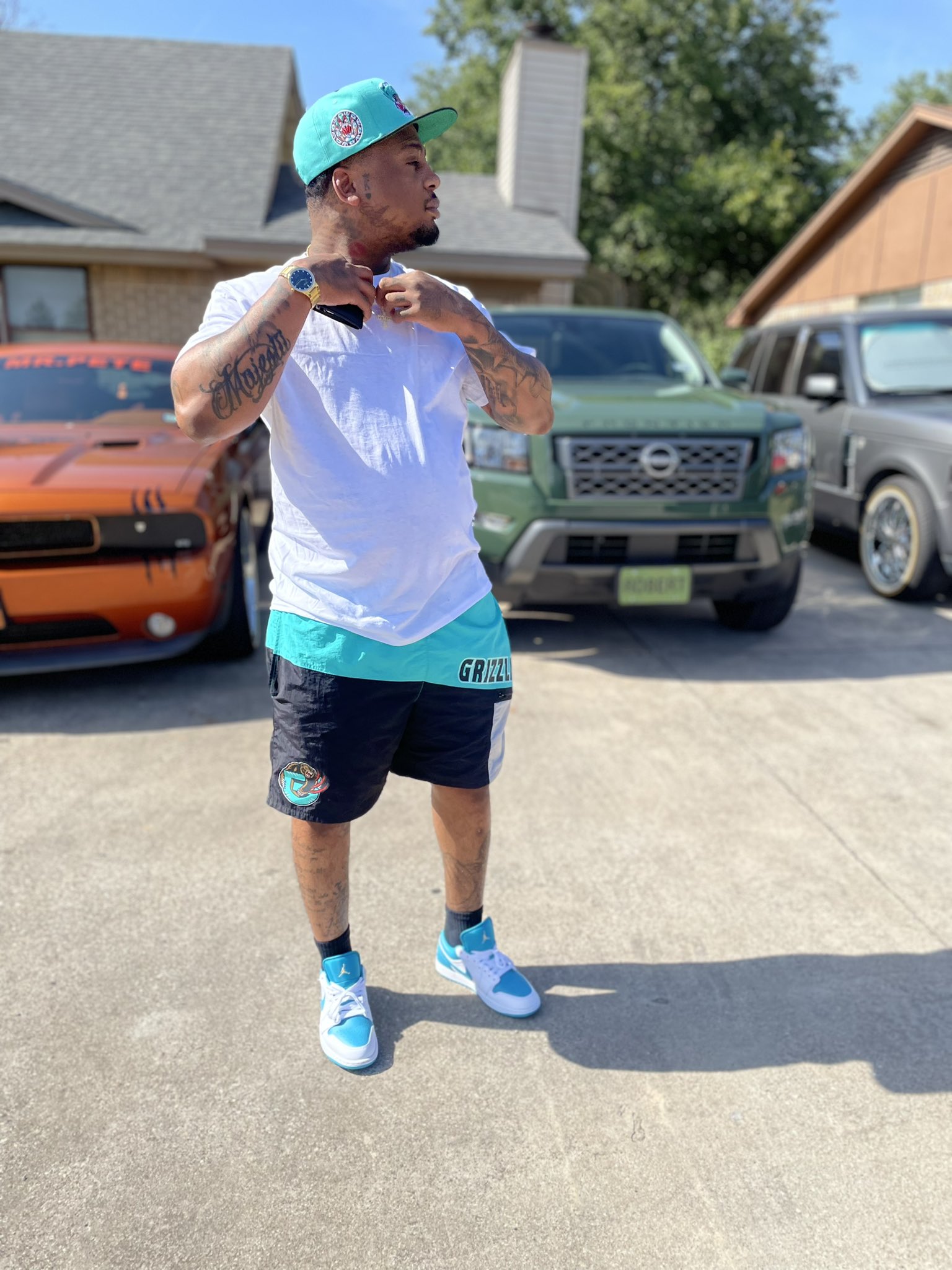 1 pic. Somebody tell @throatologistt I’m looking for her fine ass 😩🧎🏽‍♂️ https://t.co/eYAG9FxRaB