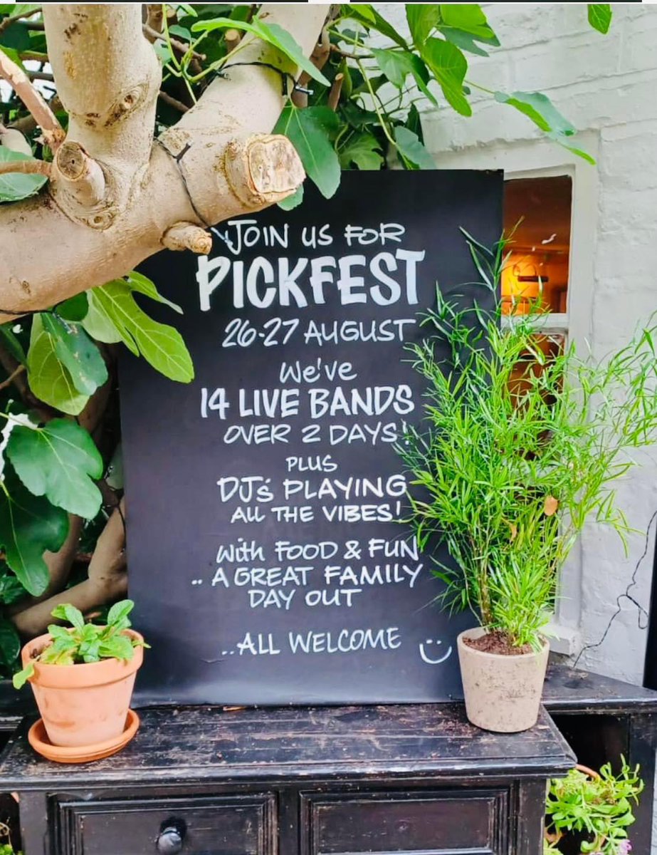 MrAndy_Carter's tweet photo. Always a pleasure to catch up with Helen at the @thepickthelwall to hear how business is going after national alcohol duty reforms and ahead of #pickfest over the August Bank Holiday. A lovely village pub! https://t.co/muvMYU9LuM