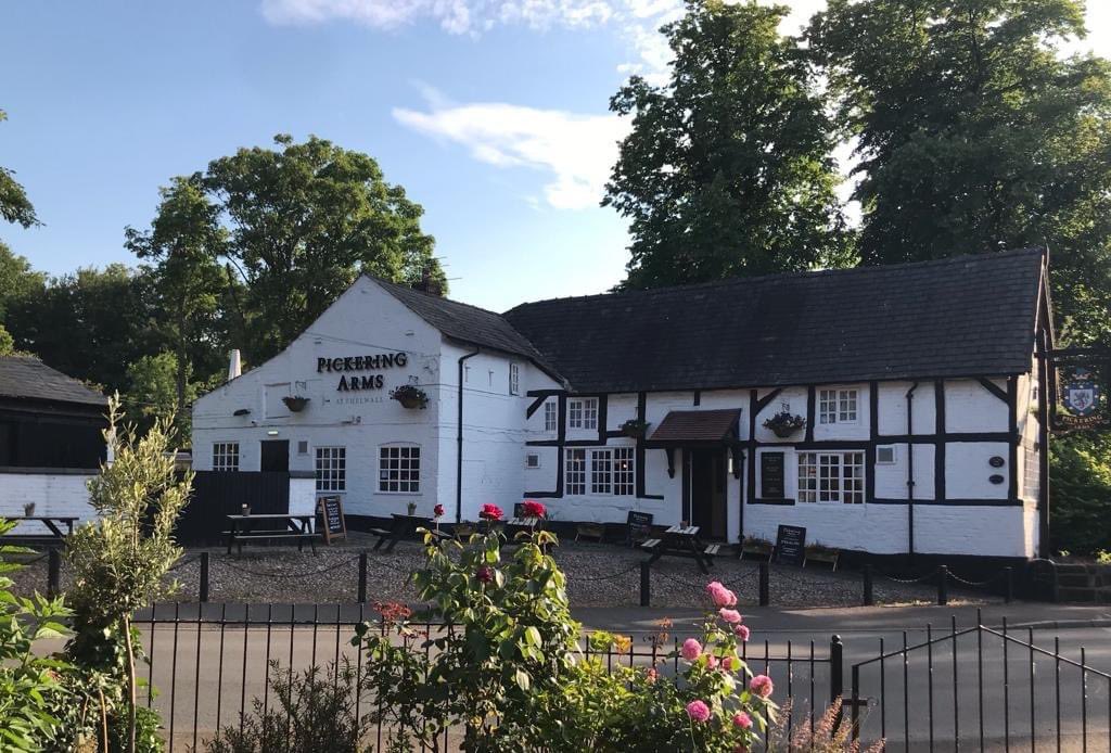 MrAndy_Carter's tweet photo. Always a pleasure to catch up with Helen at the @thepickthelwall to hear how business is going after national alcohol duty reforms and ahead of #pickfest over the August Bank Holiday. A lovely village pub! https://t.co/muvMYU9LuM