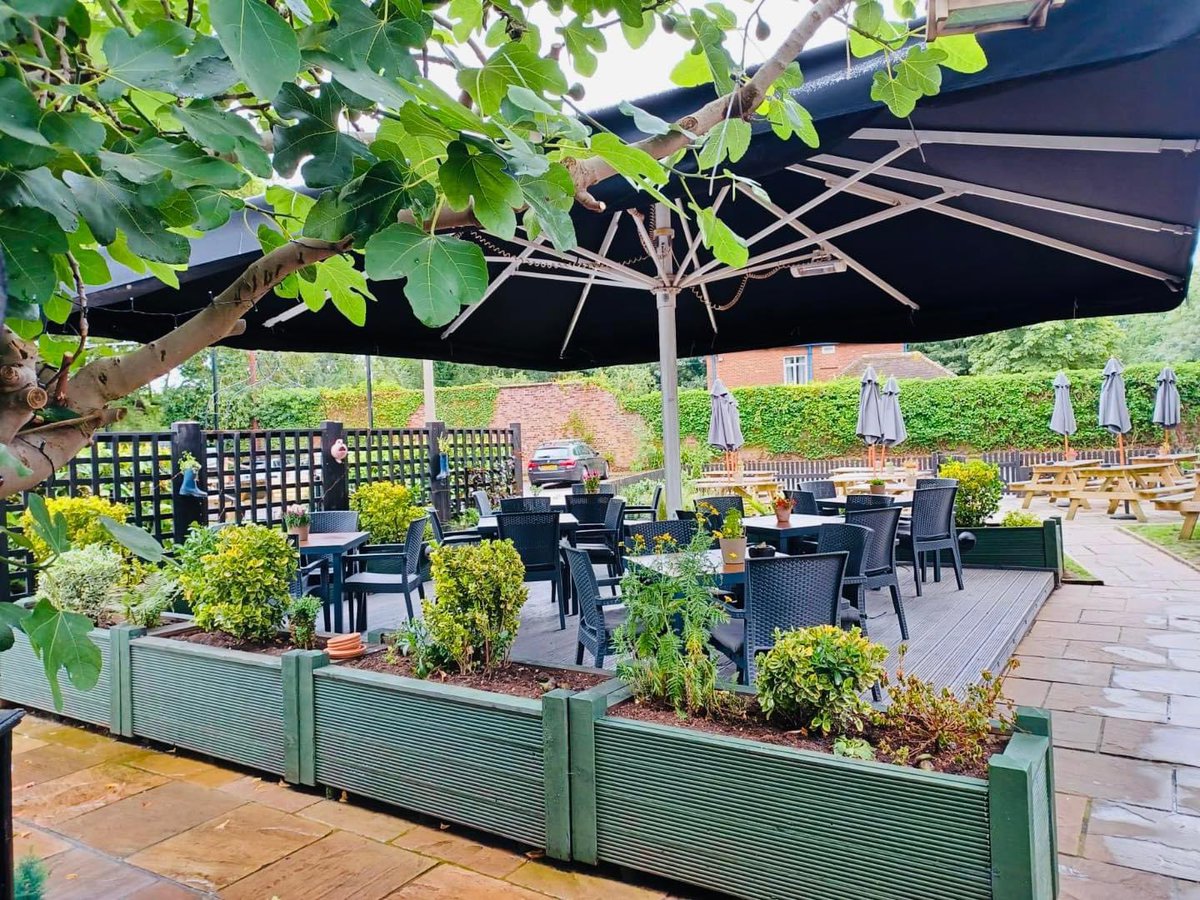 MrAndy_Carter's tweet photo. Always a pleasure to catch up with Helen at the @thepickthelwall to hear how business is going after national alcohol duty reforms and ahead of #pickfest over the August Bank Holiday. A lovely village pub! https://t.co/muvMYU9LuM