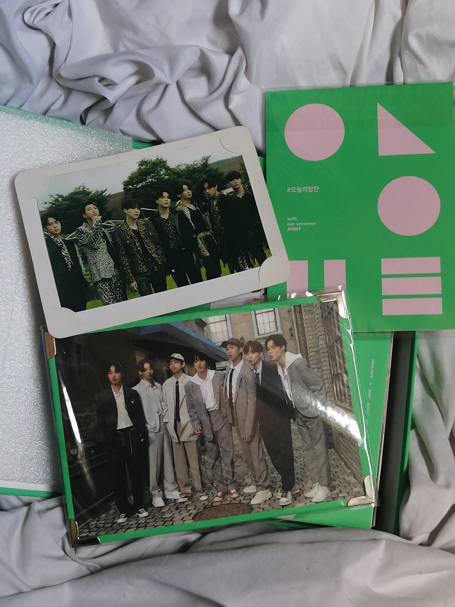 jshcinOT7's tweet photo. Wts lfb ph #kpop

BTS Unsealed album 

Memories of 2020 with wvs POB (no rpc)
MOTS ON:E CONCEPT PHOTOBOOK 

namjoon pc (clue ver) 

✓ complete inclusions
✓ mint condition

Take all for  💸1,000

Pls help rt, thankyou!
Dm for more details!❤ https://t.co/MFR2qbdxza