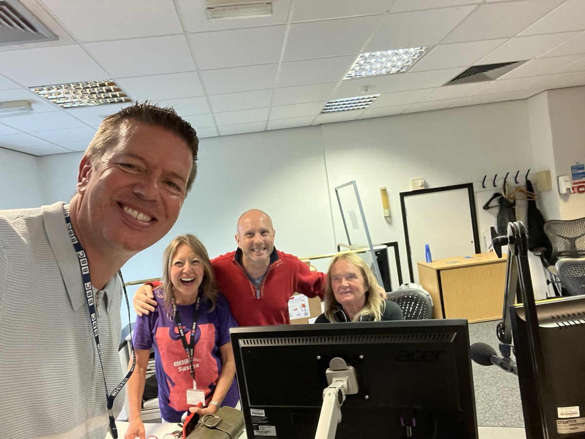 Back from a break with the brilliant <a href="/BBCSussex/">BBC Sussex</a> Saturday Breakfast team… And we’ve got some more listeners too, according to the latest figures. Thank you if you wake up with us on a Saturday! ⏰📻☕️❤️