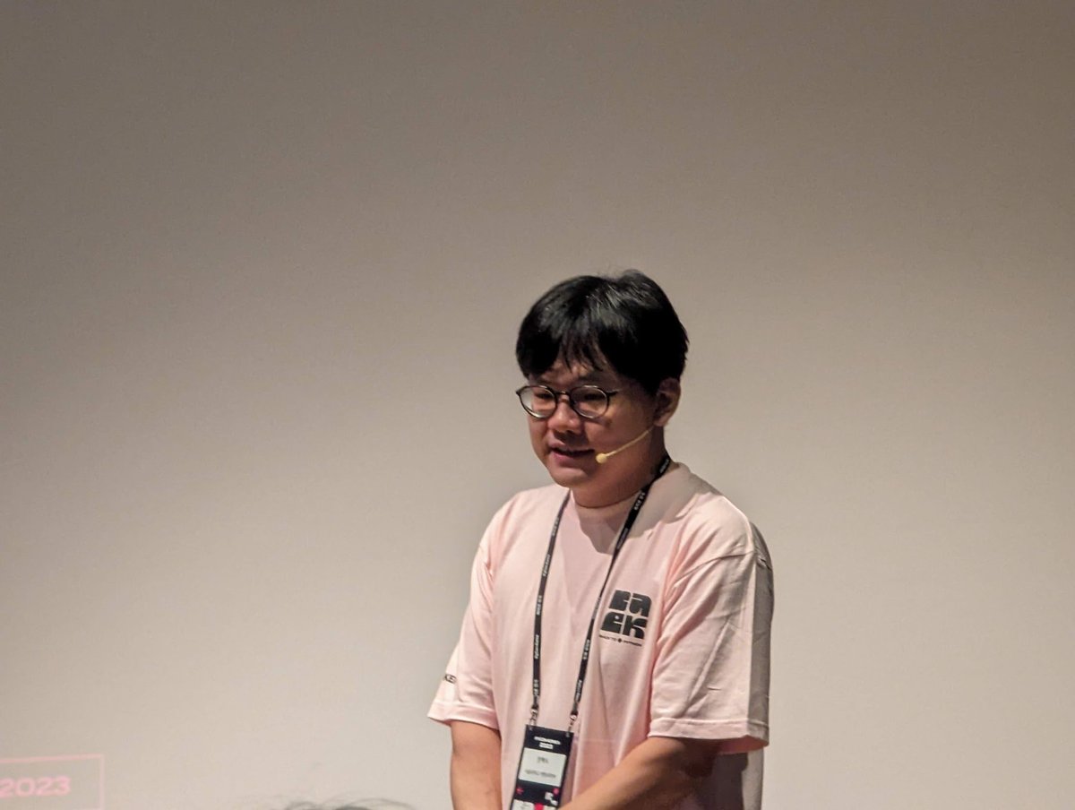 ganadist's tweet photo. 라떼는... 을 시전하시는 혜식님.
#pyconkorea https://t.co/I6d5I9WalO