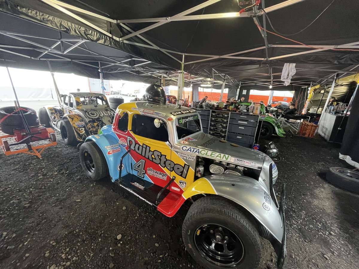 LimitedMickel's tweet photo. The wet 💦 conditions favour a few of our team drivers as the penultimate round of the @UKLegends @JLMlubricants Elite Cup kicks off today with the Elite Champion being decided in the final round tomorrow on our last weekend with #BTCC
#mickellucas #mickelmotorsport https://t.co/UGrLPZ3t4i