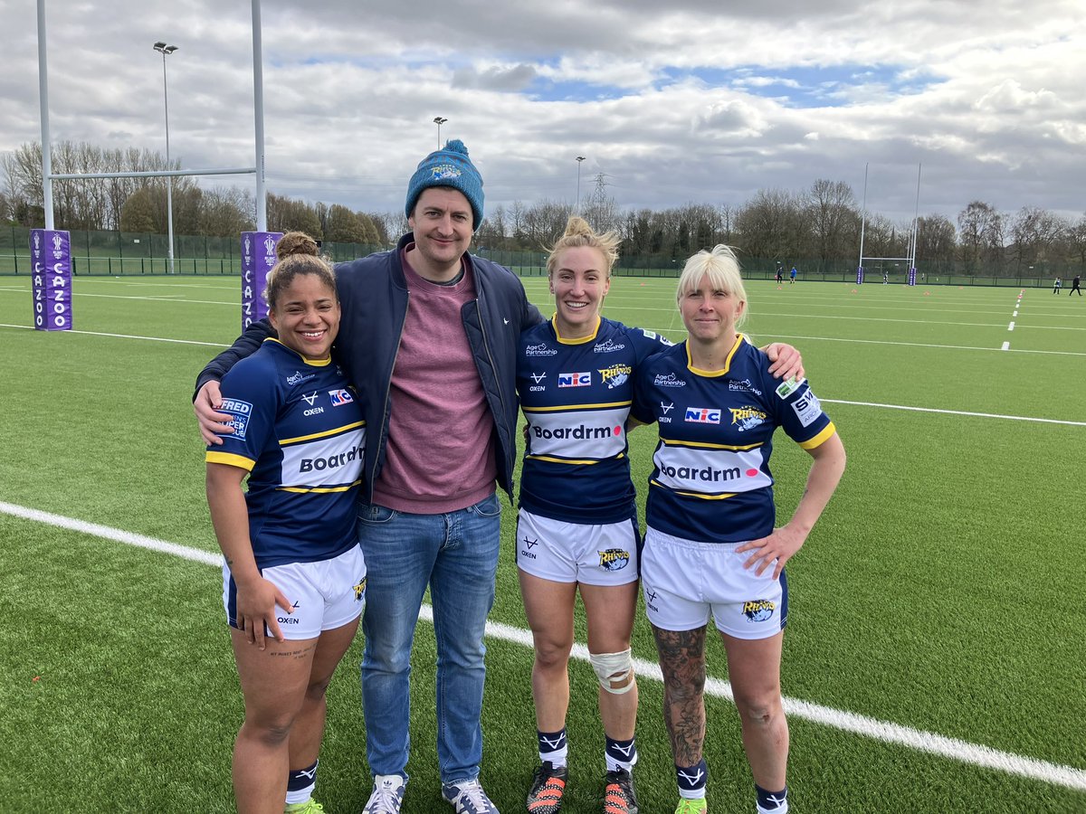 Routing for these girls today, so proud. Come on @leedsrhinos #teamrhinos 🔵🟡🦏