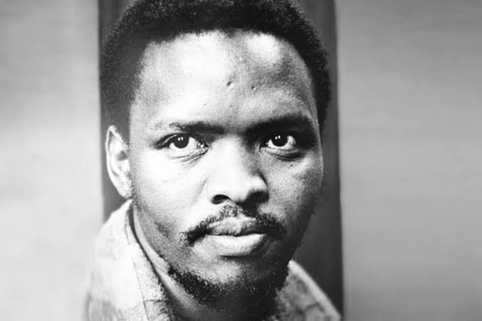 OgbeniDemola's tweet photo. Here is Steve Biko, he was a South African anti apartheid activist. He founded the Black Peoples Convention preaching about black pride. He was beaten to death by apartheid police while in prison in 1977. He died at 31 years old. https://t.co/9jb8m90e8E