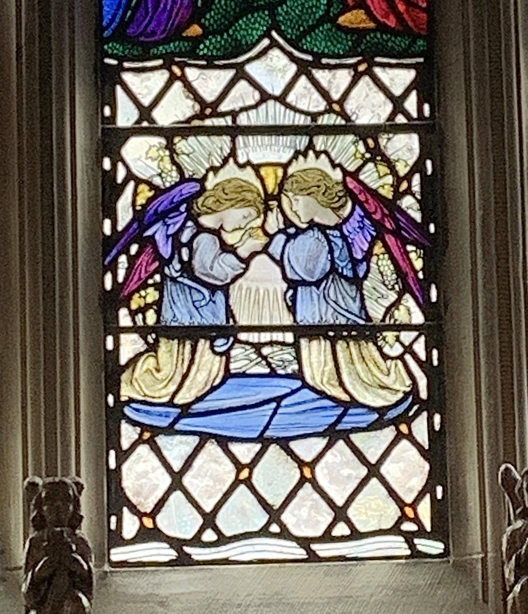 jeelyeater1's tweet photo. #AugustAngels #stainedglass by #LouisDavis in Holy Trinity @churchscotland St Andrews, Fife. Part of Crucifixion window. https://t.co/Janfu77Vo0