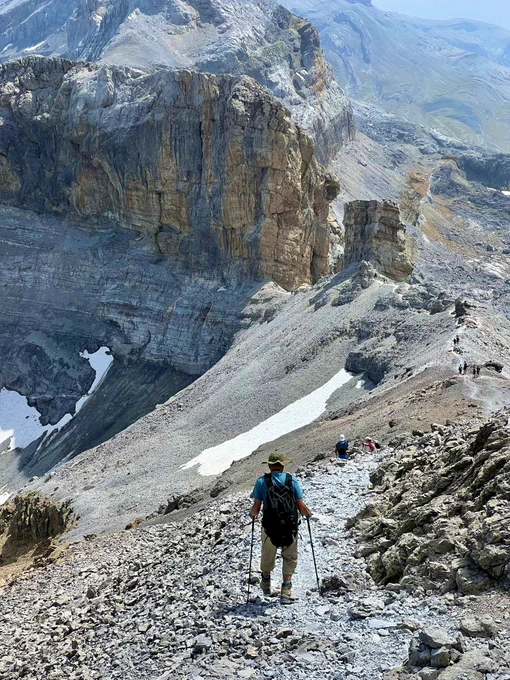 Really happy to have climbed again the « Taillon » 10347 ft, and « brèche de Roland » with dad. Very objectively one of the (many) most beautiful places in the world   Also, sad to see that the Glacier under « la brèche » is already gone 10 years later :(