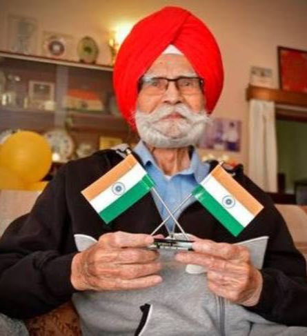 meet_hayer's tweet photo. ਅੱਜ 1948 ਦੀਆਂ ਲੰਡਨ ਓਲੰਪਿਕ ਖੇਡਾਂ ਵਿੱਚ ਭਾਰਤੀ ਹਾਕੀ ਟੀਮ ਵੱਲੋਂ ਸੋਨ ਤਮਗਾ ਜਿੱਤਣ ਦੀ 75ਵੀਂ ਵਰ੍ਹੇਗੰਢ ਹਨ। ਆਜ਼ਾਦੀ ਤੋਂ ਬਾਅਦ ਭਾਰਤ ਦਾ ਇਹ ਪਹਿਲਾ ਓਲੰਪਿਕਸ ਸੋਨ ਤਮਗਾ ਸੀ ਅਤੇ ਖੇਡਾਂ ਦੇ ਮੈਦਾਨ ਵਿੱਚ ਪਹਿਲੀ ਵਾਰ ਵਿਦੇਸ਼ੀ ਧਰਤੀ (ਇੰਗਲੈਂਡ) ਉੱਤੇ ਭਾਰਤੀ ਤਿਰੰਗਾ ਸ਼ਾਨ ਨਾਲ ਝੁਲਾਇਆ ਗਿਆ। ਬਲਬੀਰ ਸਿੰਘ ਸੀਨੀਅਰ ਜੀ ਦਾ ਭਾਰਤੀ ਹਾਕੀ ਨੂੰ ਯੋਗਦਾਨ ਵੀ ਭੁਲਾਇਆਂ ਨਹੀਂ ਜਾ ਸਕਦਾ। ਮੁੱਖ ਮੰਤਰੀ ਸ. ਭਗਵੰਤ ਸਿੰਘ ਮਾਨ ਜੀ ਦੀ ਸਰਕਾਰ ਵੱਲੋਂ ਨਵੀਂ ਖੇਡ ਨੀਤੀ ਵਿੱਚ ਹਾਕੀ ਦੇ ਇਸ ਮਹਾਨ ਖਿਡਾਰੀ ਦੀ ਯਾਦ ਵਿੱਚ ਇੱਕ ਐਵਾਰਡ ਤੇ ਇੱਕ ਵਜ਼ੀਫ਼ਾ ਸਕੀਮ ਸ਼ੁਰੂ ਕਰਕੇ ਉਨ੍ਹਾਂ ਨੂੰ ਯਾਦ ਕੀਤਾ ਗਿਆ ਹੈ।