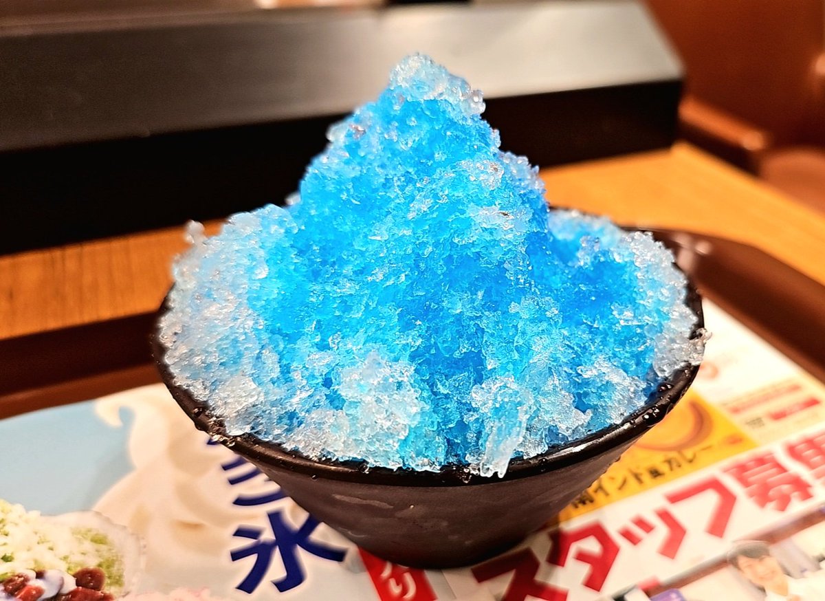 VHgPbtE1EWEiYiY's tweet image. ちょっと寄り道😁
ブルーハワイ(ソフトクリーム入り)

量はこの位がちょうど良くなってきた‥歳のせい…❓️w

#スイーツ
#かき氷
#FirstKitchen