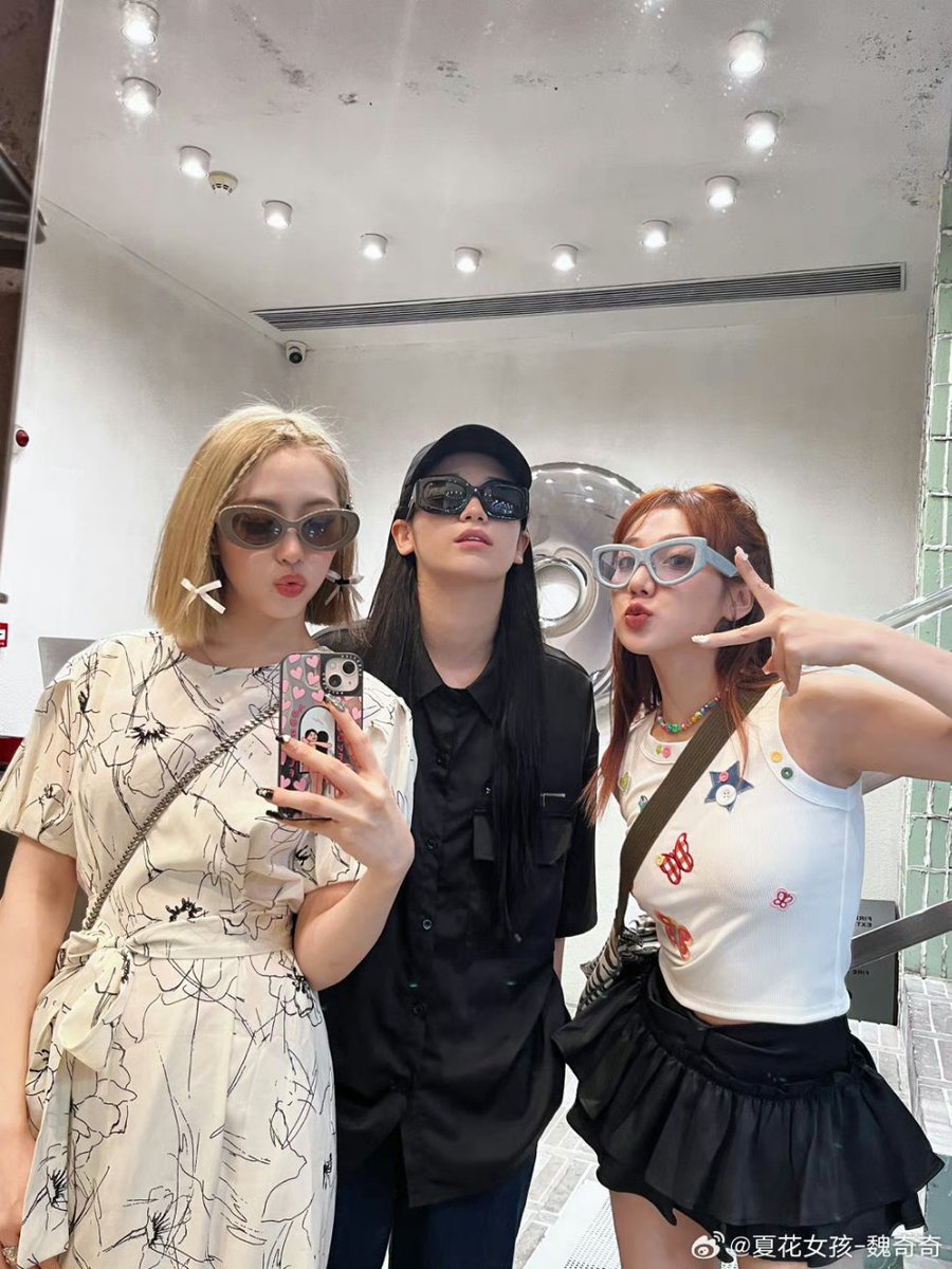 230812 ♡ wei qiqi weibo update 

#廉斯嘉 #liansijia #시카 #sika #夏花女孩