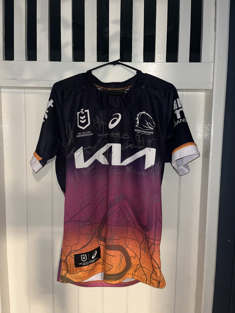 Cara Farrell tweet media