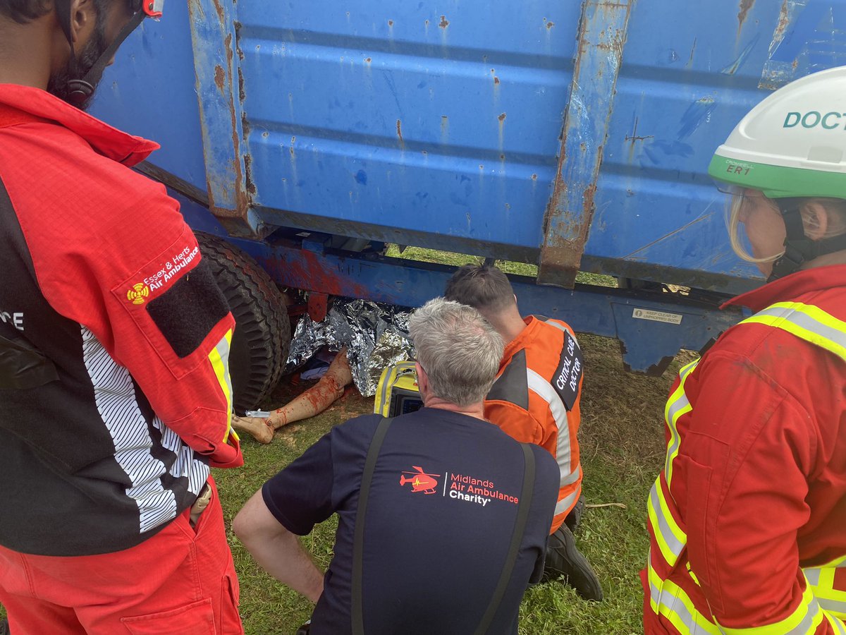 JoshuaBG03's tweet image. An amazing week at #ibtphem, had the opportunity to learn so much and work alongside some amazing future HEMS clinicians! Best of luck to all the candidates for starting on HEMS teams across the country
@SJAOperations @stjohnambulance