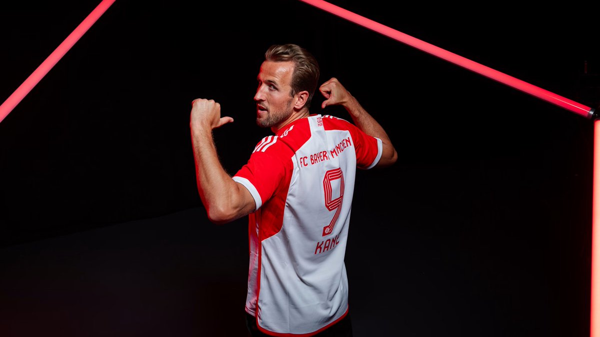 Harry Kane: "I'm very happy to be part of FC Bayern. FC Bayern is one of the biggest clubs in the world and I've always said that I want to move and prove myself at the highest level in my career. FC Bayern is characterized by its winning culture - it feels very good to be here."
