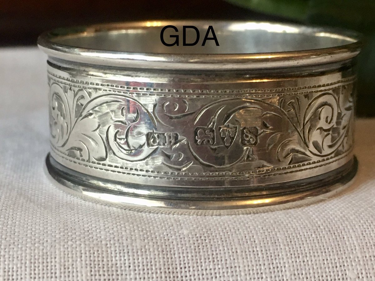 maviedanslart's tweet photo. Make a special gift of silver or silver plate. Cruets and napkin rings.
See them at,
https://t.co/2hHxQyYO16
#UKGiftHour #UKGiftAM #UKWeekendeHour #SundayFringe #SmartSocial #GiftIdeas #Reuse #Vintage #Antiques #silver #weddinggifts #christeninggifts https://t.co/h322YWk0wp