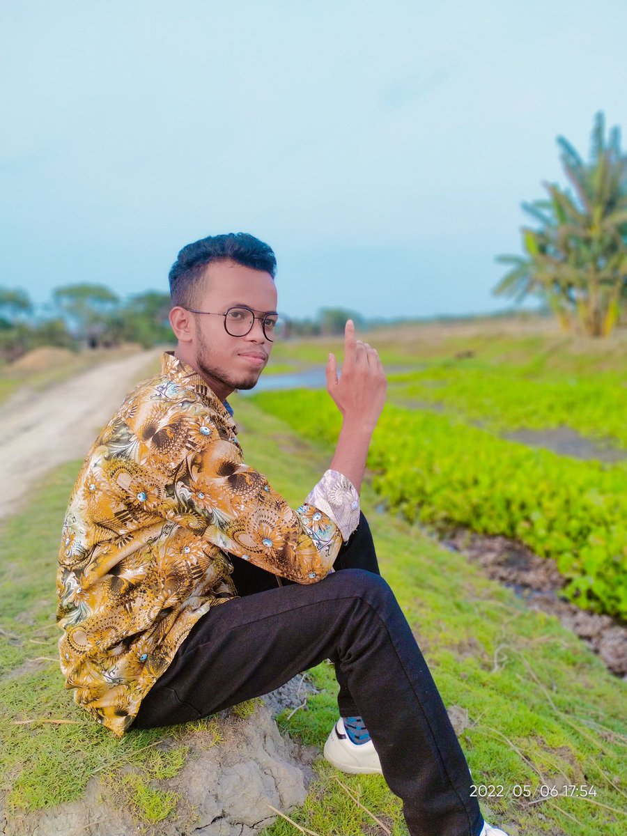 your_tanviir's tweet photo. তুমি না হয় রহিতে পাশে... https://t.co/aNqb8cBpcM