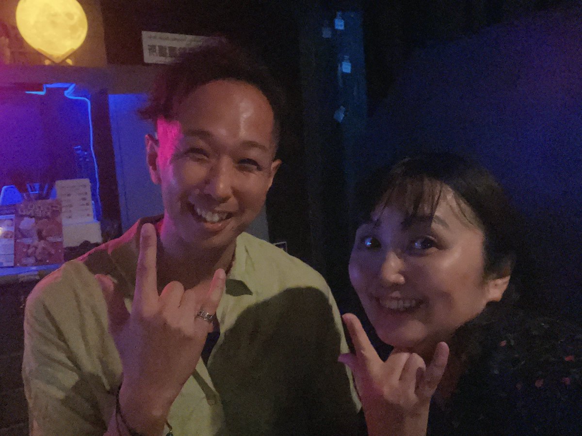 OFR48_ROSE's tweet photo. こんばんローズ🤗🌹
ひっさしぶりに天神で歌います🎤🎶
HITOYAくん誘ってくれてありがとローズ😆🌹
コラボ楽しみ💓新曲も楽しみ💓
初めましての方よろしくローズです🙏🌹
#フォティプロ #アラフォーアイドル
#九州最年長アイドル #福岡 #ライブ https://t.co/NrNR3AuX1p