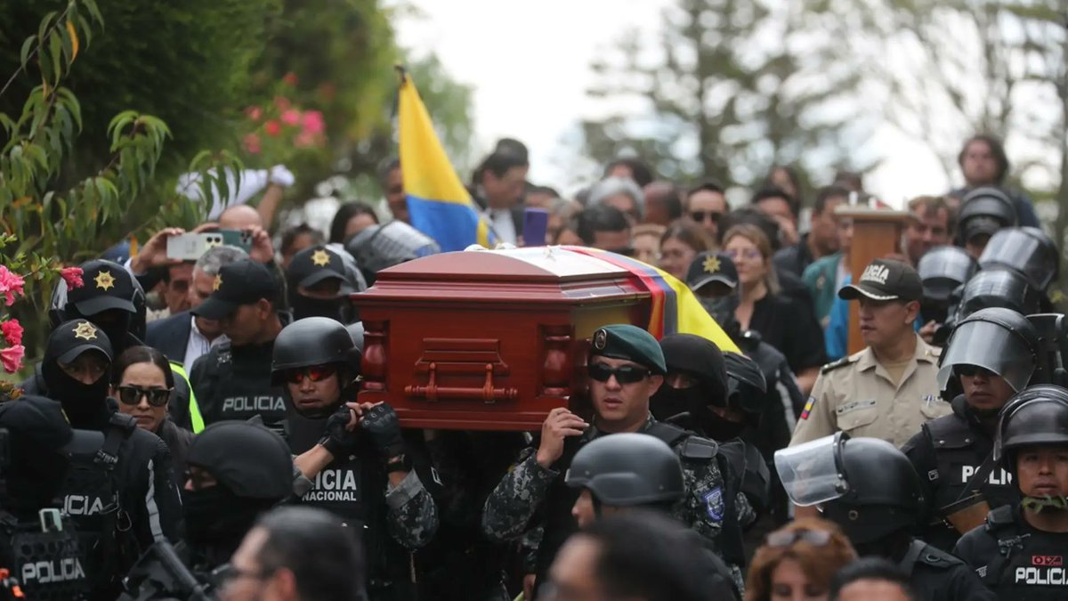RafaelNieto46's tweet photo. ¿Saben por qué Sánchez, ZP, Yolanda, Montero, Echenique y toda esta patulea no condenan el asesinato de F. Villavicencio en Ecuador? Pues exactamente por la misma razón por la que Bildu nunca condena los crímenes de ETA. 
Porque son primos hermanos de los asesinos. #EcuadorDeLuto https://t.co/gTsrqI8x0d