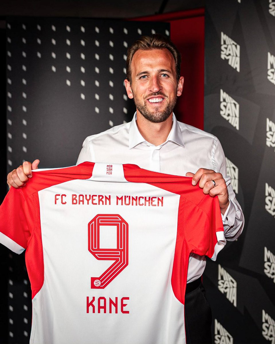 ESPNFC's tweet photo. Bayern Munich's new no.9 👀🤩 https://t.co/YPELmKm00j