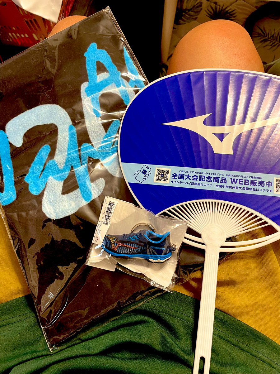yuya7man's tweet photo. 今日は岩手カップをかけたシングルス大会でした！
決勝残して大雨になったので撤収☔️

シングルスはもろ個の力が出る分勝っても負けてもあなた次第😳

明日の初戦が決勝戦…頑張りましょう！

#お土産ありがとう #仙台東STC #道場やぶり行かせてください https://t.co/PdAXitbuGC