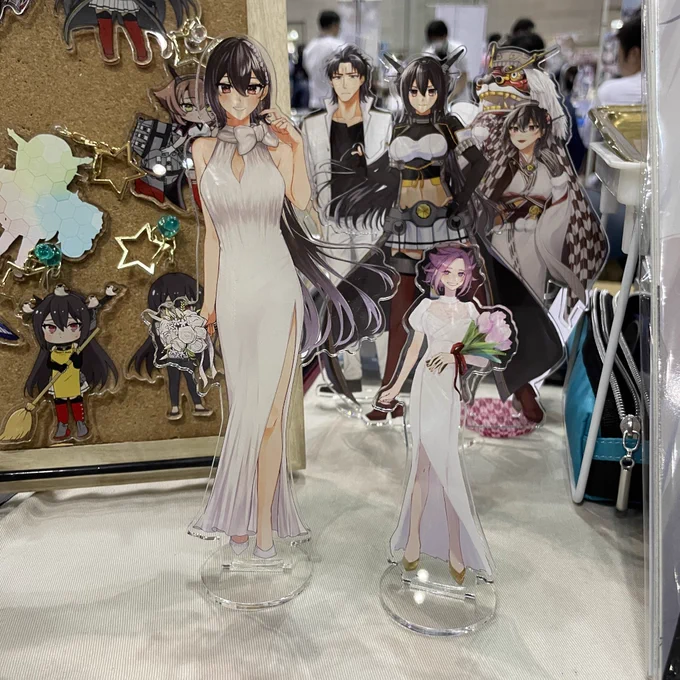 A丸さん の隼鷹ドレスアクスタといっしょに写真撮らせてもろたよ!かわいい! ピントなかなか合わなくて提督の顔に合う有様だったので今度からやっぱ身内アクスタ撮影会ブースいるわ