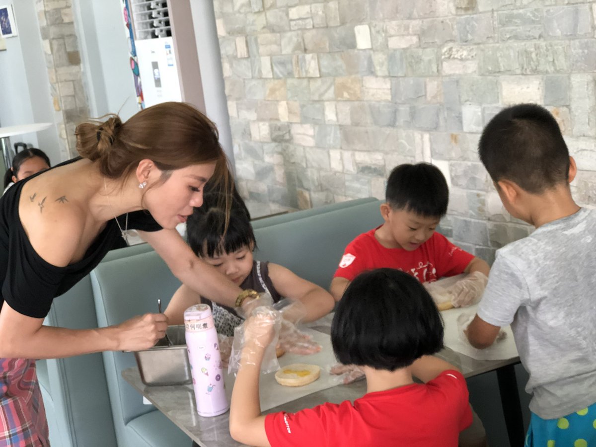 HungKole's tweet photo. Bye summer camp! #summercamp #cisgz #summervacation #grade1 #grade2 https://t.co/ZVatG2ni77