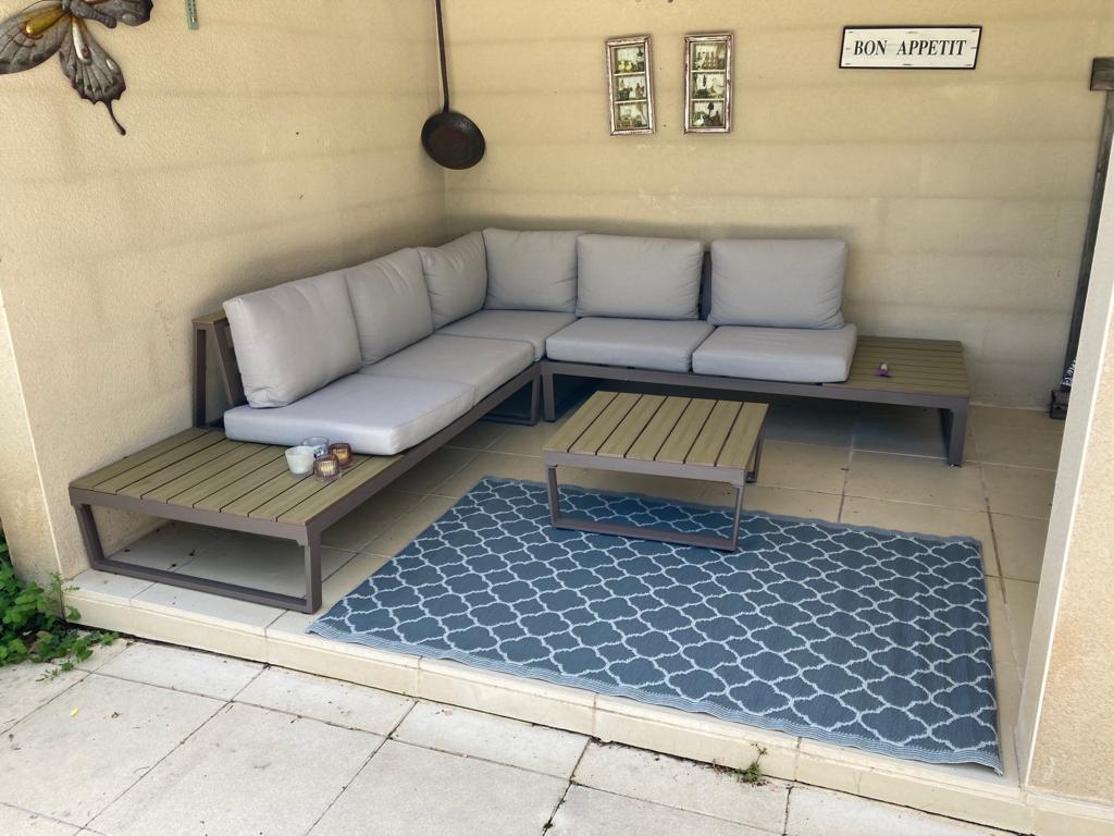 The view en nieuwe aanwinsten parasols.
Frankrijk Cublac vergunning nvt
Vrij vanaf 20 augustus. Tot 4 personen halve prijs:
vakantiehuismaraval.nl