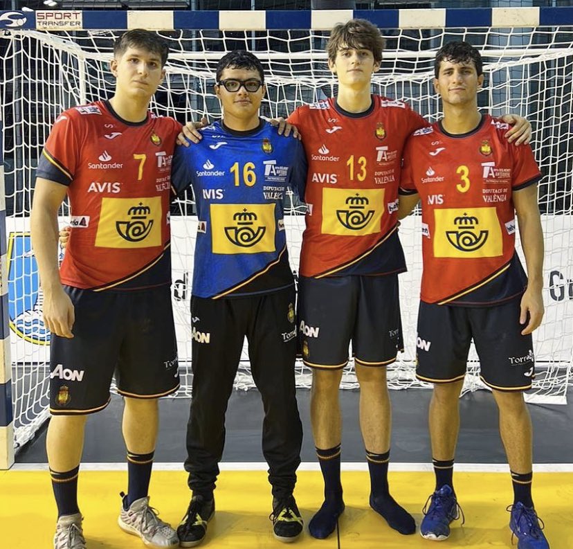 Estos tíos están en la final del mundial juvenil. Que locura!!! <a href="/poolamores/">Pol Amores</a> <a href="/pabloguijarro32/">Pablo Guijarro</a> <a href="/castillof_33/">Ferran Castillo</a> <a href="/victoorromero_/">Victor Romero</a>  Enhorabuena!!  <a href="/BMGranollers/">BM Granollers</a>
