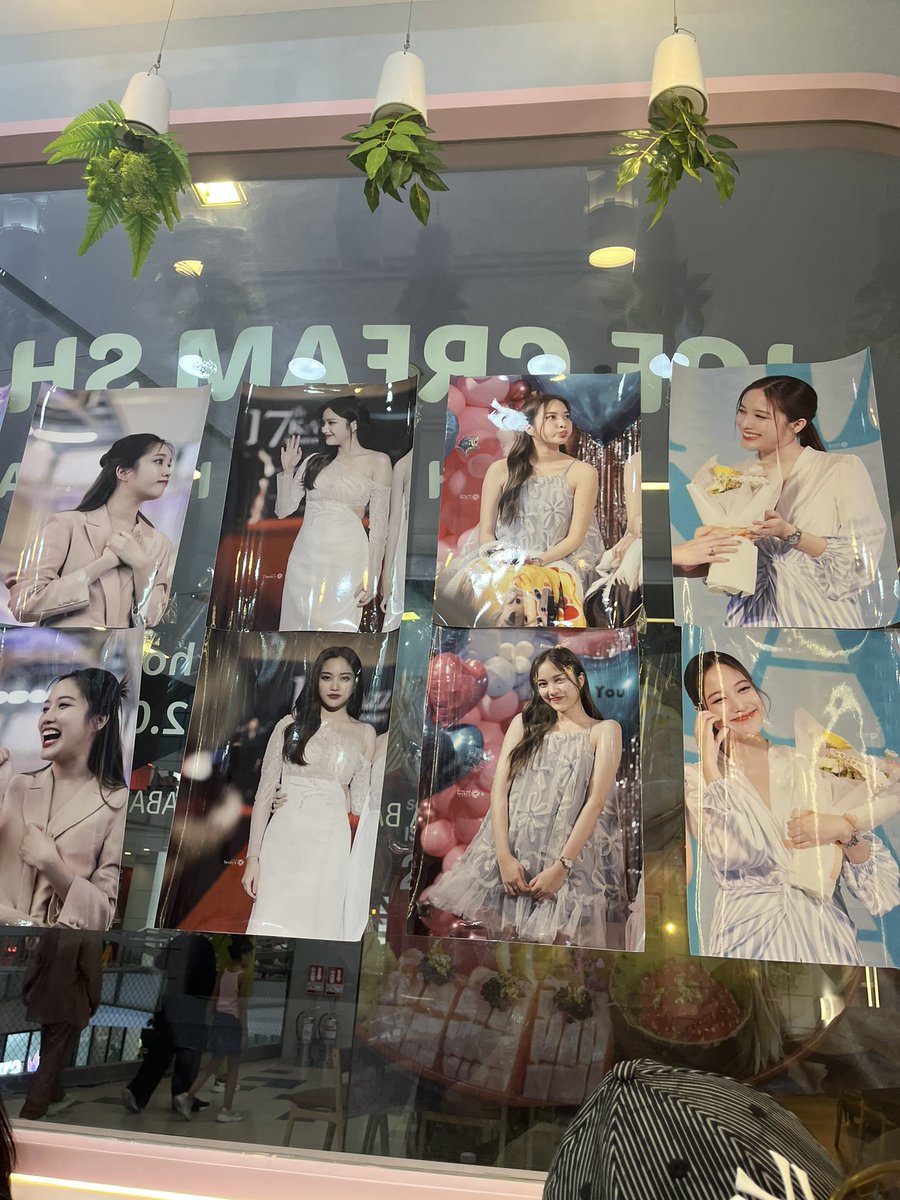 seungkwannie_'s tweet image. #HappyFreenDay
#25thShiningFreenDay
#srchafreen

📍Kazzya Bar Siam Square One