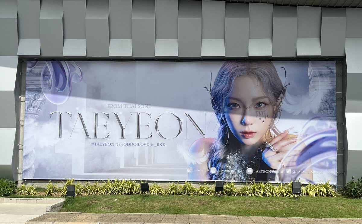 ป้ายของจริงส๊วยสวย #TAEYEON_TheODDOfLOVE_in_BKK